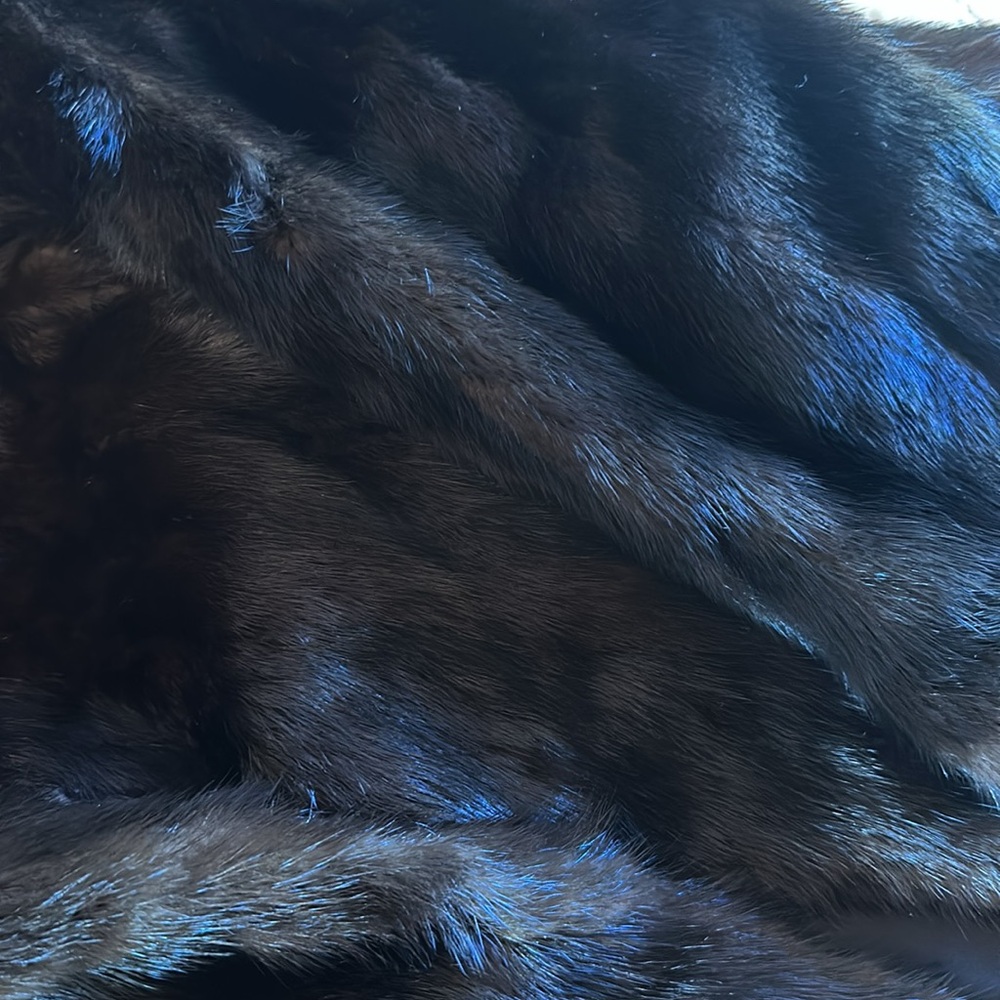 Full length vintage genuine natural mink coat.
Size 10 - Picture 6 of 8